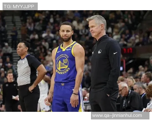 勇士新阵容崛起霍福德助力库里展现无敌风采 勇士新阵容崛起霍福德助力库里展现无敌风采